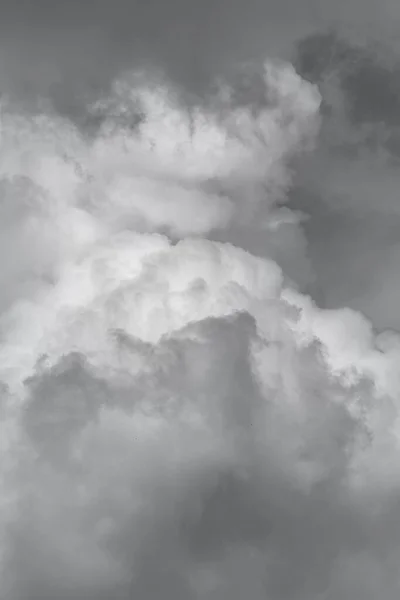 Gyönyörű Felhőkkel Fekete Fehér Kép Nyári Szezonra — Stock Fotó