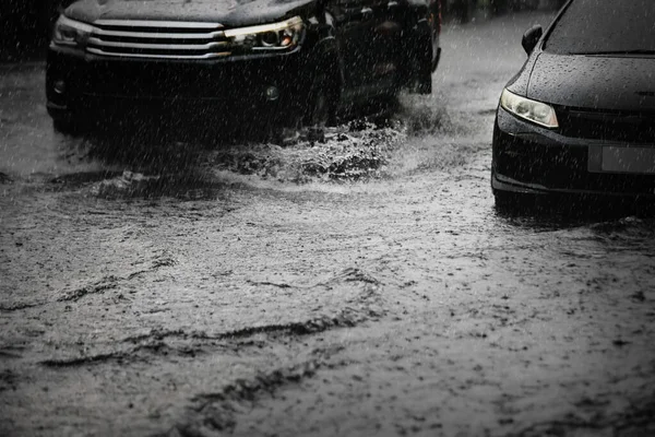 Tráfego Matutino Dia Chuvoso Com Chuva Forte Cair Inundar Cidade — Fotografia de Stock