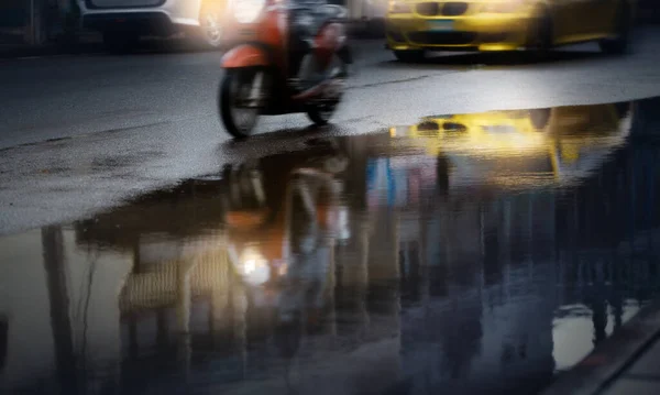 Reflection Blurry Cars Puddle City Street Hard Rain Fall Selective — Stock Photo, Image