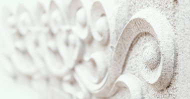 Geleneksel granit heykel. Doğu tarzı.