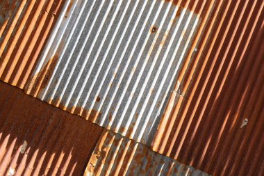 Eski ve paslı galvanizli dokular. Eski paslı metalin çatlak ve çizik arkaplanı..