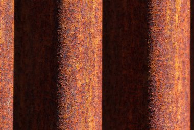 Eski ve paslı galvanizli dokular. Eski paslı metalin çatlak ve çizik arkaplanı..