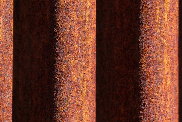 Eski ve paslı galvanizli dokular. Eski paslı metalin çatlak ve çizik arkaplanı..