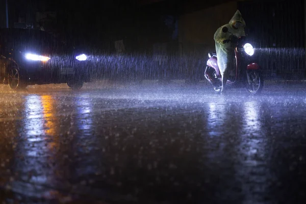 Nattliv Staden Hårt Regn Fall Selektivt Fokus — Stockfoto