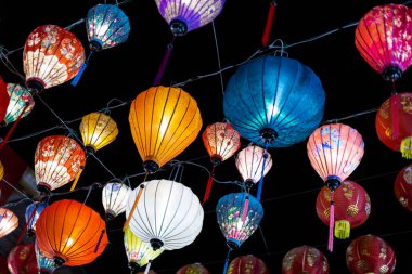 Fener festivali sırasında renkli fenerler, Çin yeni yıl süslemeleri..