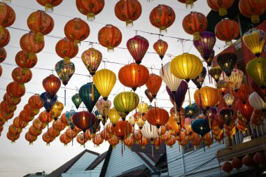 Fener festivali sırasında renkli fenerler, Çin yeni yıl süslemeleri..