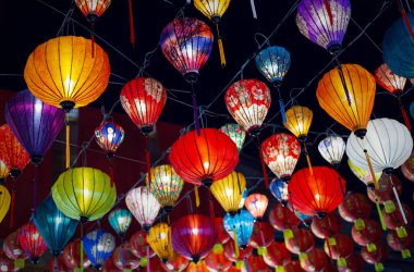 Fener festivali sırasında renkli fenerler, Çin yeni yıl süslemeleri..