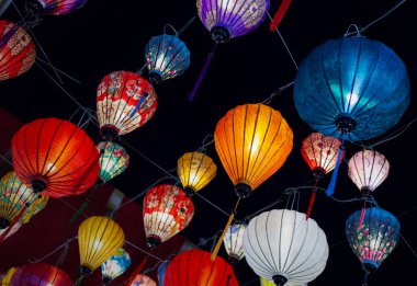 Fener festivali sırasında renkli fenerler, Çin yeni yıl süslemeleri..