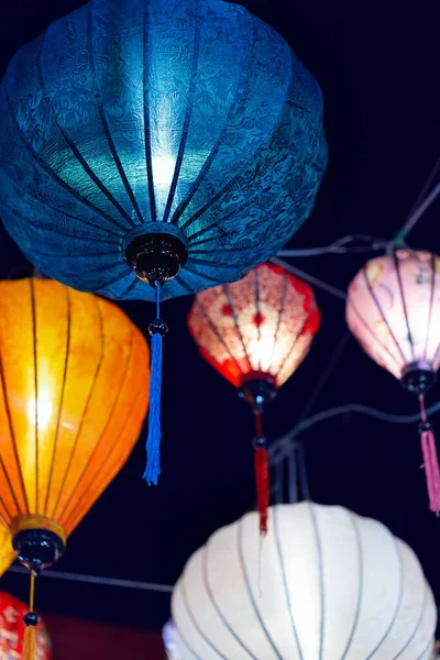 Fener festivali sırasında renkli fenerler, Çin yeni yıl süslemeleri..