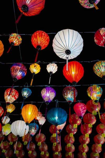 Fener festivali sırasında renkli fenerler, Çin yeni yıl süslemeleri..