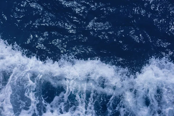 Prachtige Zee Golven Met Veel Schuim Belletjes Het Oppervlak — Stockfoto