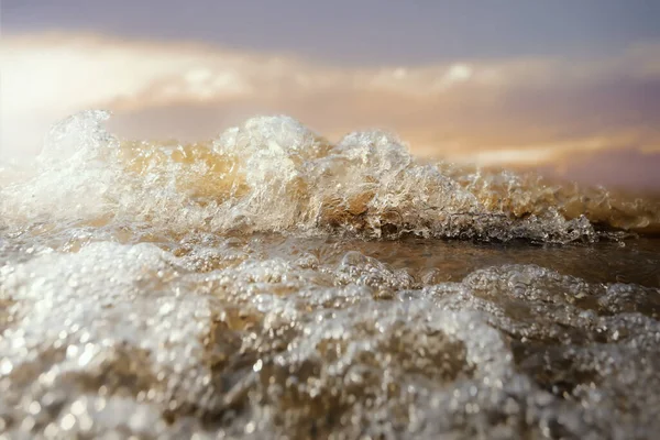 Gros Plan Sur Les Éclaboussures Vagues Eau Bulle Mousse Image En Vente