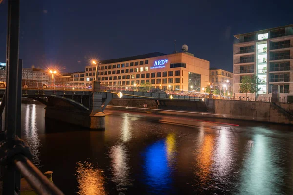 Berlin Deutschland August 2017 Gebäude Einschließlich Ard Hauptstadtstudio Und Nachtbeleuchtung — Stockfoto