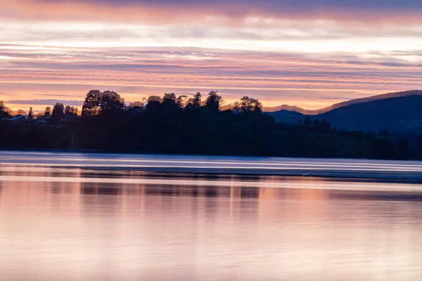 Abgelegenes Land Und Hügel Der Bucht Bei Sonnenaufgang Beleuchtet Mit — Stockfoto