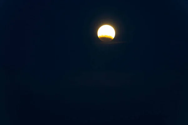 Luna Durante Eclipse Lunar Parcial Sobre Tauranga Cielo Negro Nocturno — Foto de Stock