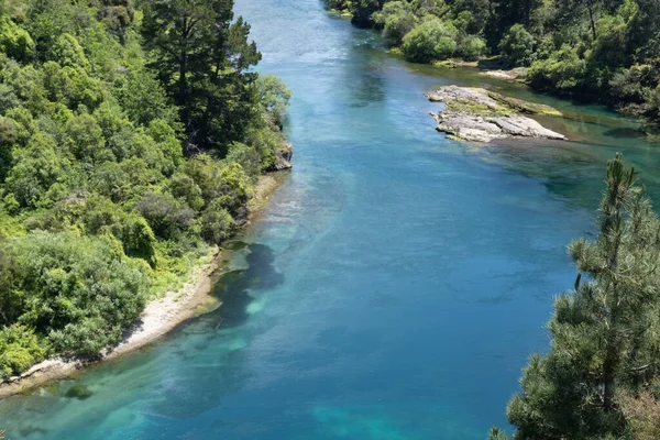 Waikato River Unten Der Naturlandschaft Bei Taupo Wie Zwischen Buschbewachsenen — Stockfoto