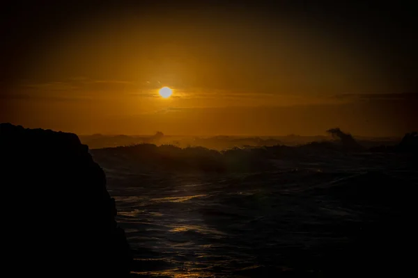 Brilho Dourado Horizonte Através Mar Através Fundo Escuro Como Novo — Fotografia de Stock