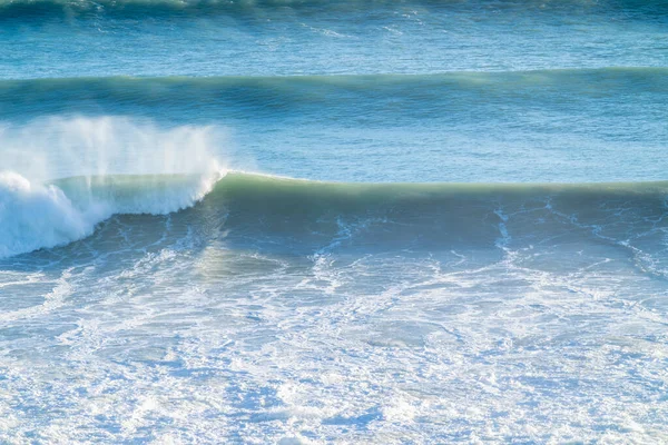 サイクロンMaunganuiの大きな波とうねり — ストック写真