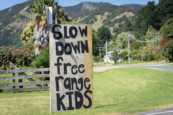 Tokomaru Bay New Zealand February 2022 Informal Road Sign Asking — 图库照片
