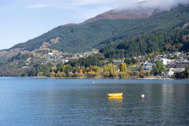 Queenstown 'daki Wakatipu Gölü' nden manzaralı bir manzara.,,
