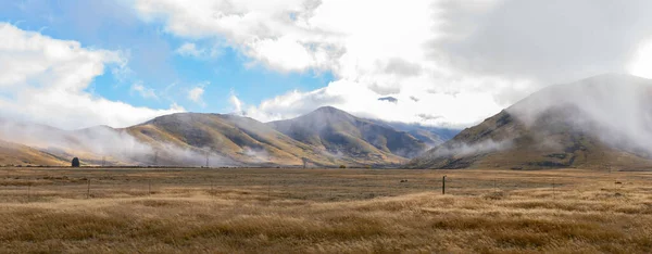 Nuvem Baixa Sobre Burkes Rurais Alpinos Paisagem Panorâmica Mackenzie Country — Fotografia de Stock