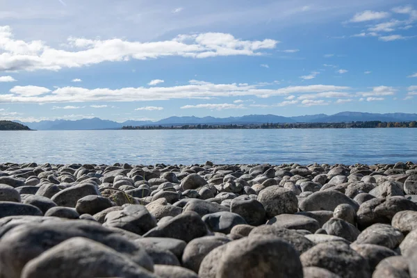 Côté Rocheux Lac Anau Avec Vue Sur Autre Côté Peu — Photo