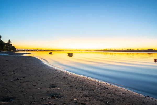 Tauranga Harbour Sunrise Blues Golden Hues Calm Bay Lines Ripples — Stockfoto