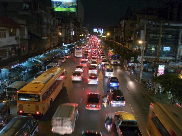 Bangkok Thailand August 2007 Vehicles Crammed Busy City Highway Night — Foto de Stock