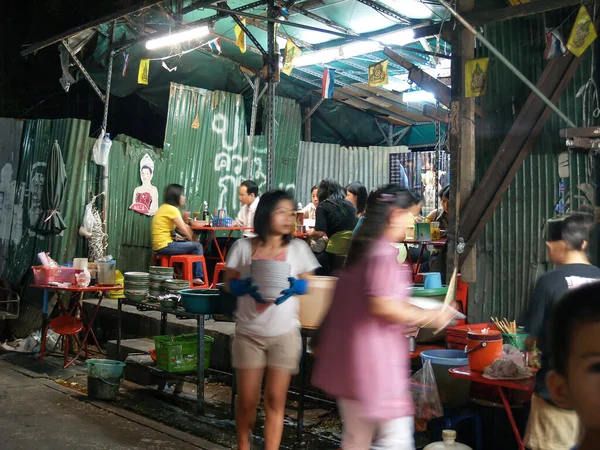 Bangkok Thailand August 2007 People Food Vendors Gritty Grungy City — Stok fotoğraf