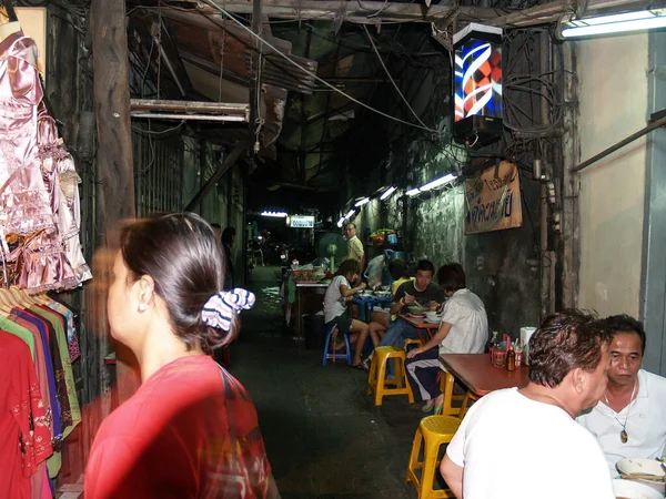 Bangkok Thailand August 2007 People Food Vendors Gritty Grungy City — ストック写真