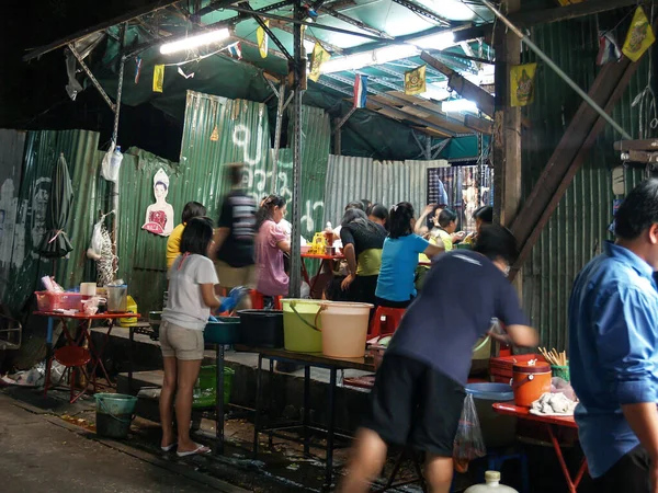 Bangkok Thailand Augustus 2007 Mensen Voedsel Verkopers Gruizige Stad Straat — Stockfoto