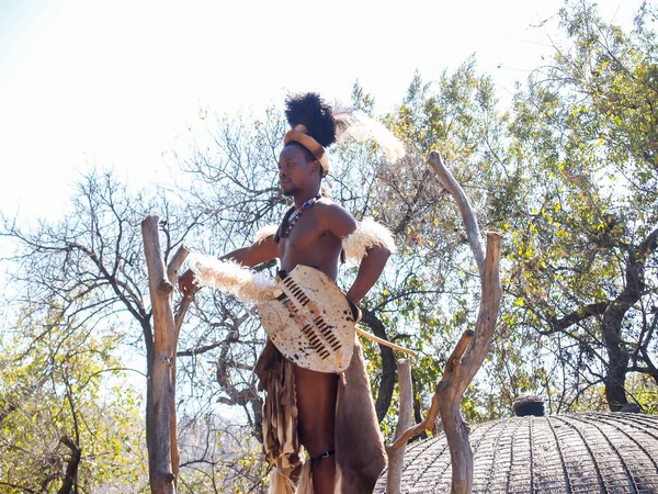 Johannesburg South Africa August 2027 Tall African Man Standing Holding — Fotografia de Stock