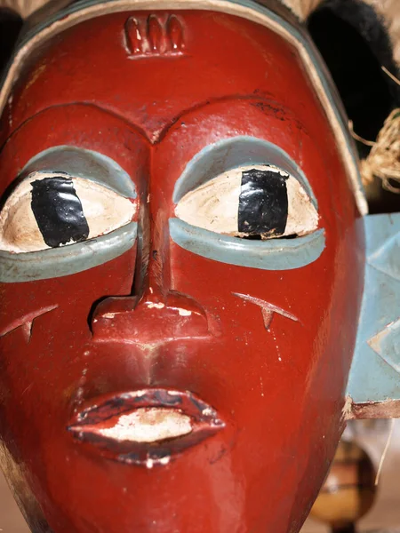 Focus Eye Close African Wooden Face Mask — Stockfoto
