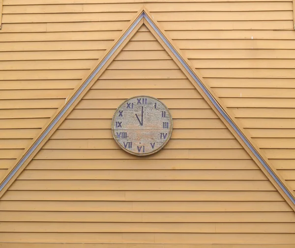 Wooden Clock Face Exterior Wooden Wall Peak Detail — Zdjęcie stockowe