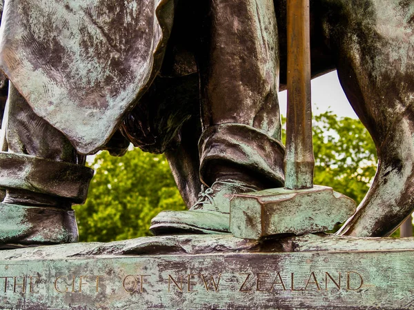 London United Kingdom June 2009 Bronze Statue Detail Gift New — Stock Photo, Image