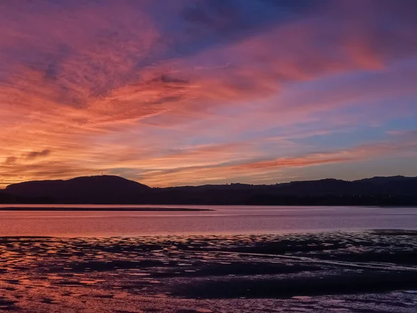 Dramatisch Tiefe Farben Des Brillanten Sonnenaufgangs Über Der Bucht Hafen — Stockfoto