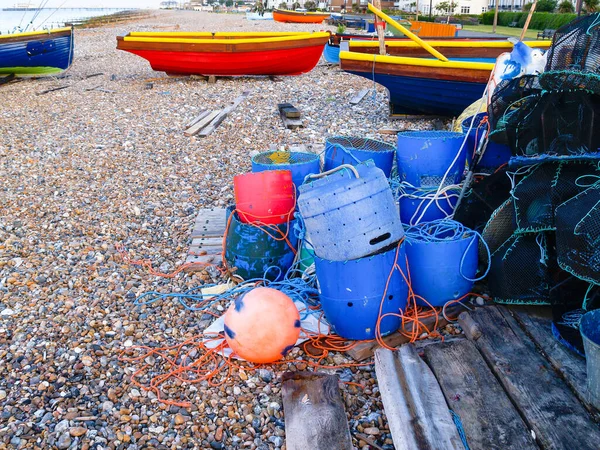 Fiskeredskap Staplade Stranden Worthing Storbritannien — Stockfoto