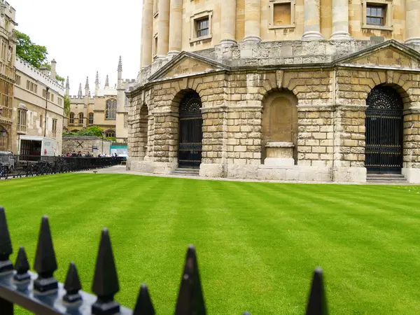 Oxford Ngiltere Haziran 2009 Oxford Üniversitesi Nin Tarihi Binası Önünde — Stok fotoğraf