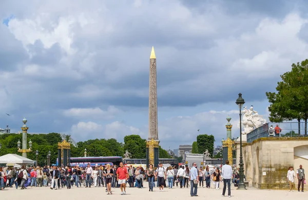 Paryż Francja Czerwca 2009 Obelisk Luksoru Paryżu Wieże Nad Autobusami — Zdjęcie stockowe