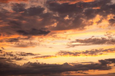 Gün batımı güzel gökyüzü gün batımı parlak turuncu gün batımı