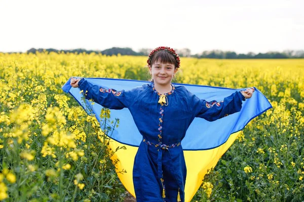 Pray Ukraine Child Ukrainian Flag Rapeseed Field Girl Embroidered Shirt — Stok fotoğraf