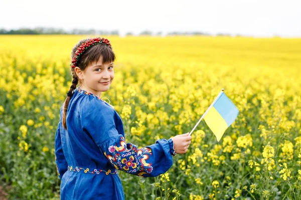 Pray Ukraine Child Ukrainian Flag Rapeseed Field Girl Embroidered Shirt — ストック写真