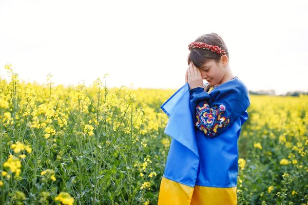 Pray Ukraine Child Ukrainian Flag Rapeseed Field Girl Holding National — ストック写真