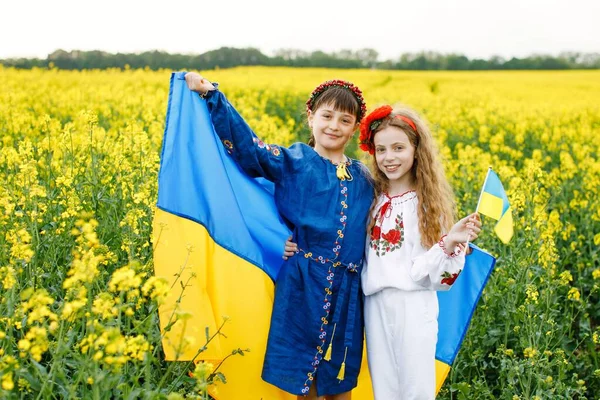 Pray Ukraine Two Cute Girls Holding Hands Blue Yellow Ukrainian — ストック写真