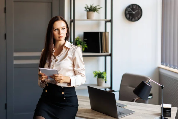 Happy Business Woman Using Pen Writing Something Her Notebook Raising — Stockfoto