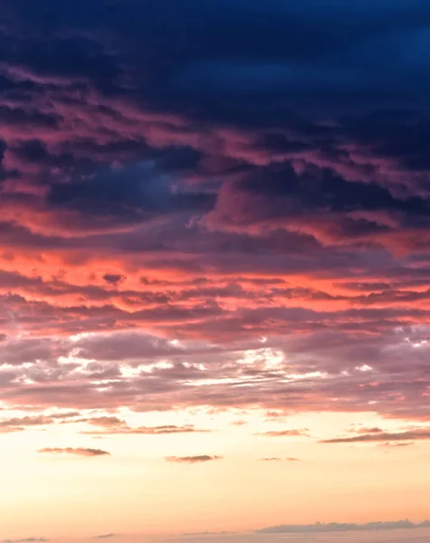 Swirling Evening Clouds Illuminated Setting Sun —  Fotos de Stock