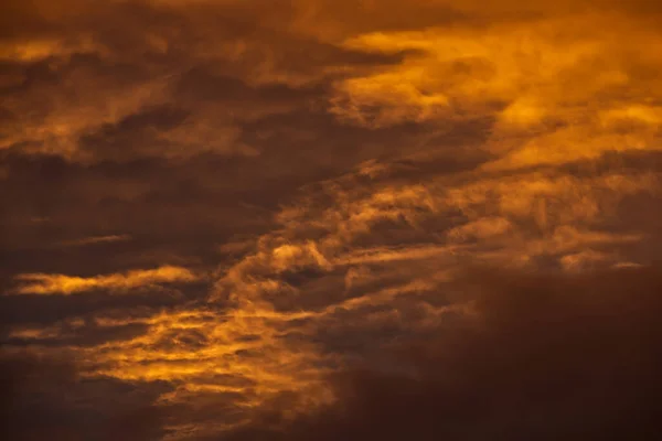 Rodar Nuvens Noturnas Iluminadas Pelo Pôr Sol — Fotografia de Stock