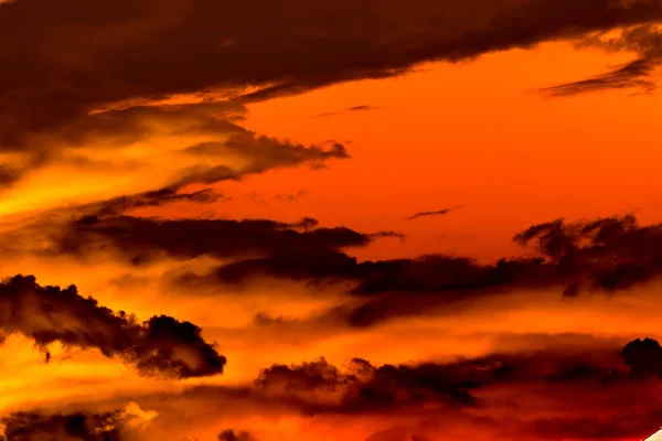 Swirling Evening Clouds Illuminated Setting Sun — 图库照片