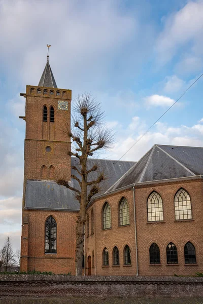 Hollanda Nın Kuzeyindeki Huizen Kasabasında Eski Bir Kilise — Stok fotoğraf