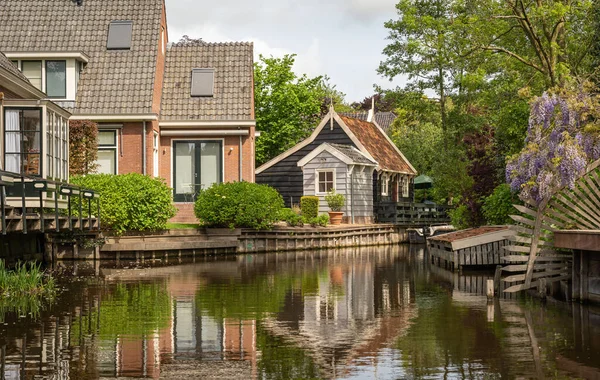 Canal Dans Village Hollandais Broek Waterland Une Destination Touristique Populaire — Photo